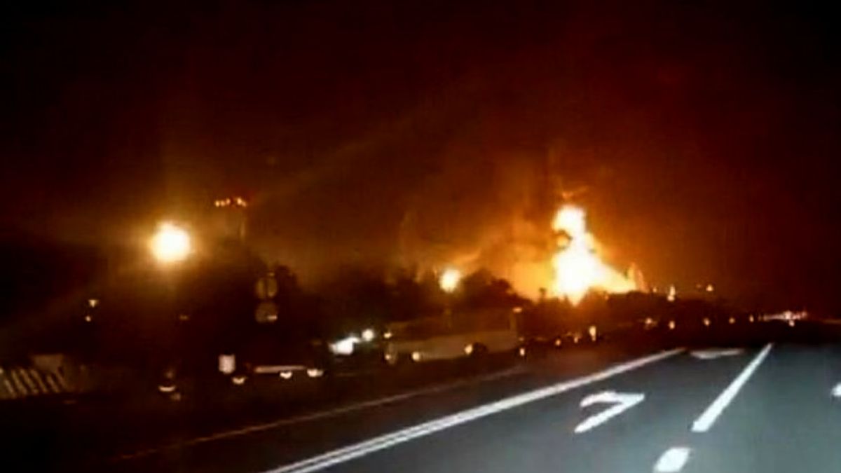 بعد هجوم بمسيّرة.. حريق داخل منشأة نفطية في روسيا (فيديو)