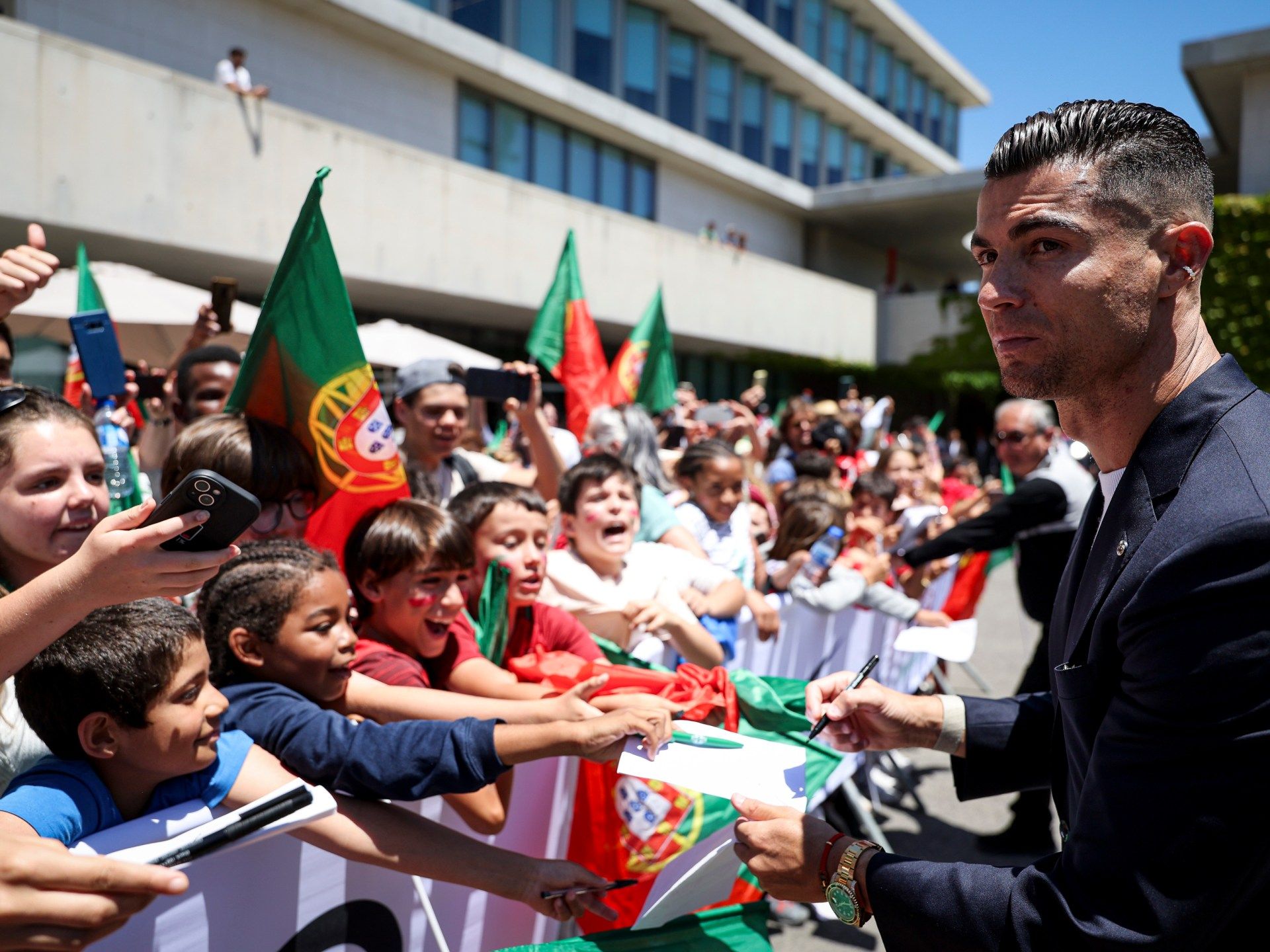 شعبية رونالدو تنقل حمى يورو 2024 إلى لايبزيغ - موقع الخليج الان