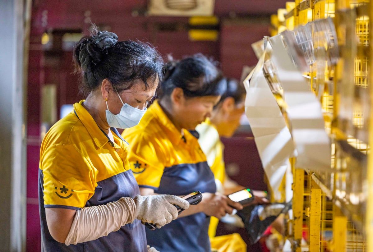 مدير يمنح موظفيه "إجازة التعاسة"