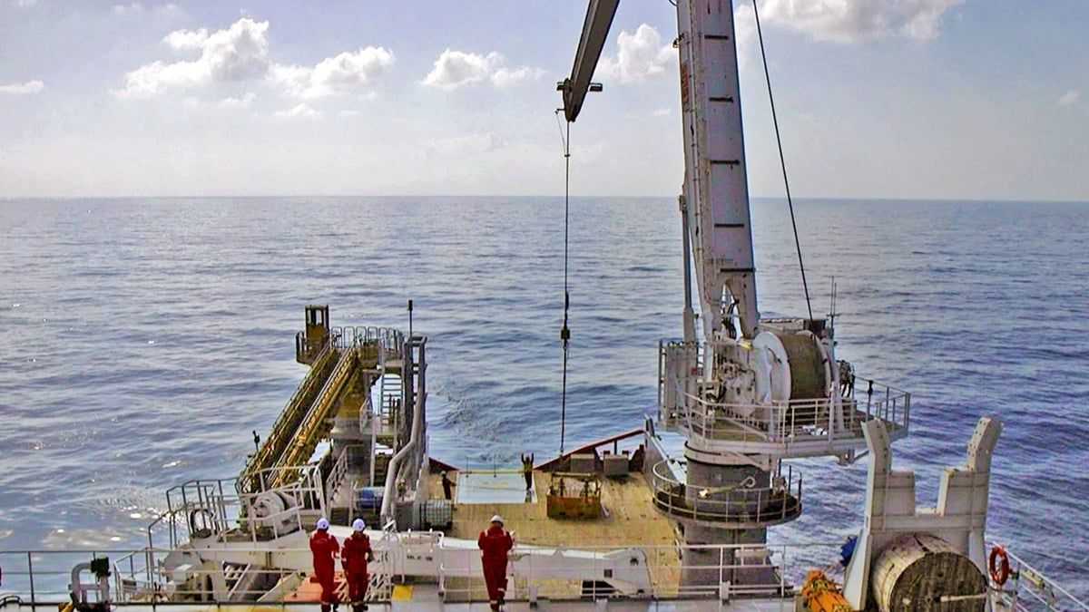 العثور على حطام سفينة عمرها 3000 عام قبالة إسرائيل (صور)