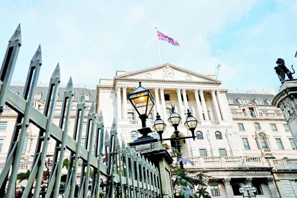 الدولار يرتفع والاسترليني مستقر قبيل اجتماع «بنك إنجلترا»