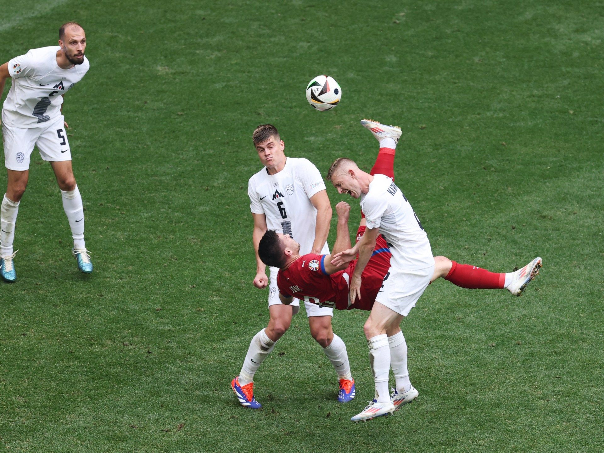 شاهد.. صربيا تقتنص تعادلا صعبا مع سلوفينيا في يورو 2024 - موقع الخليج الان