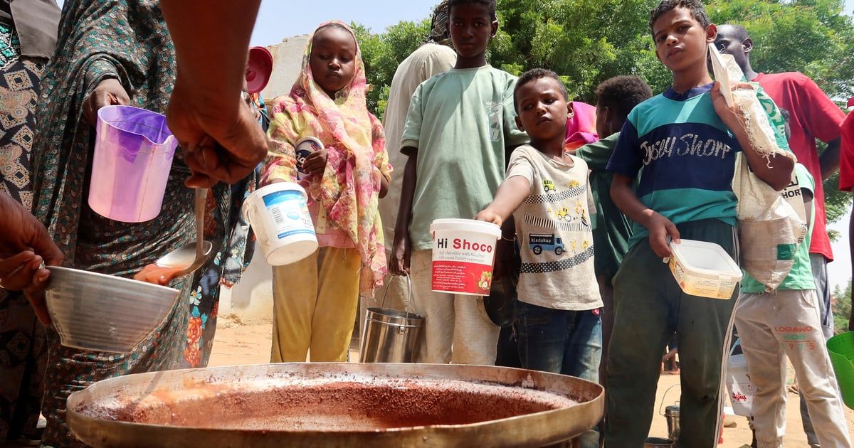 "أمّ طبخت التراب".. مسؤول أممي يروي مآسي السودان