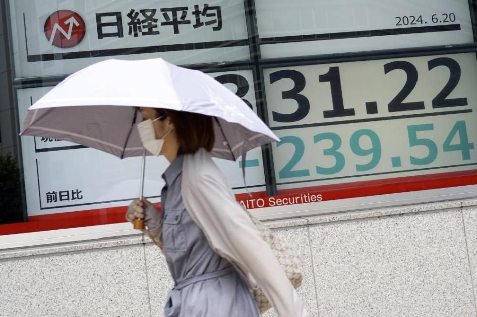 المؤشر نيكاي الياباني يعكس مساره ويغلق مرتفعا بدعم من أسهم الرقائق