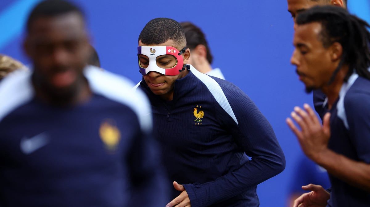 سبب قانوني يمنع مبابي من ارتداء قناع "فرنسا" في المباريات