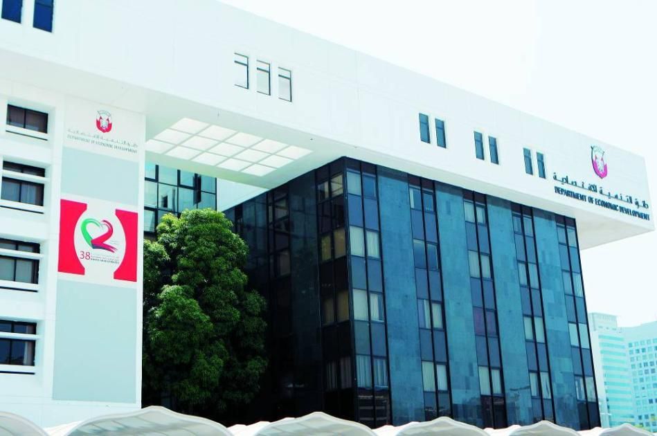 اقتصادية أبوظبي: الترخيص شرط التعاقد مع مؤثري مواقع التواصل