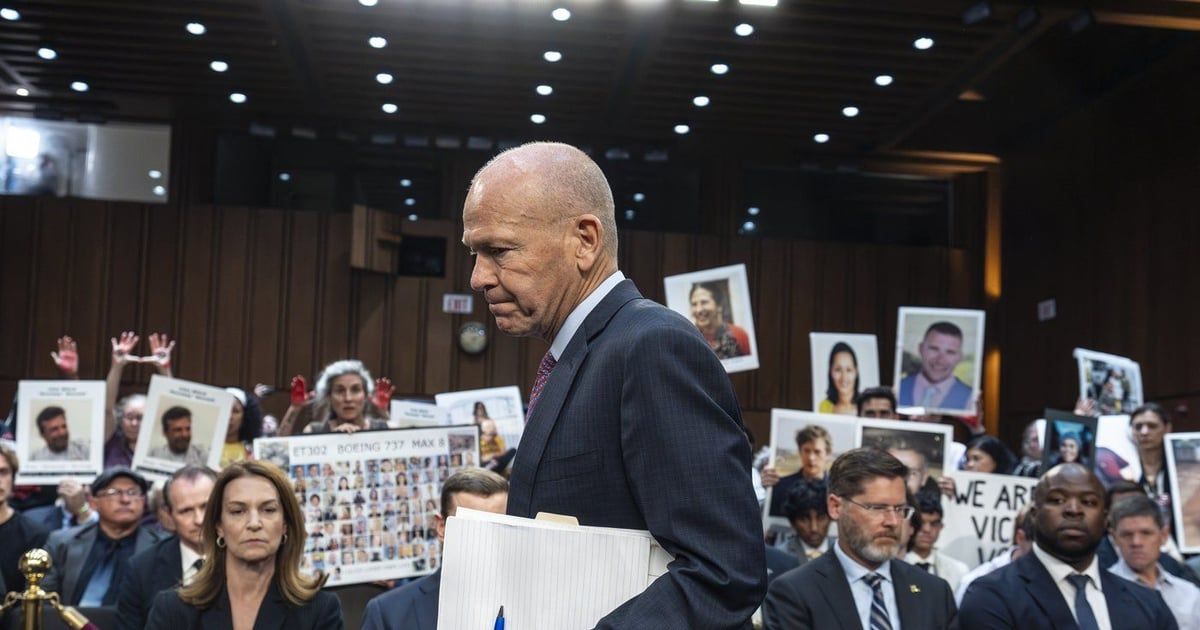 متهم بالاحتيال.. توبيخ رئيس "بوينغ" بسبب مخالفات السلامة (فيديو)