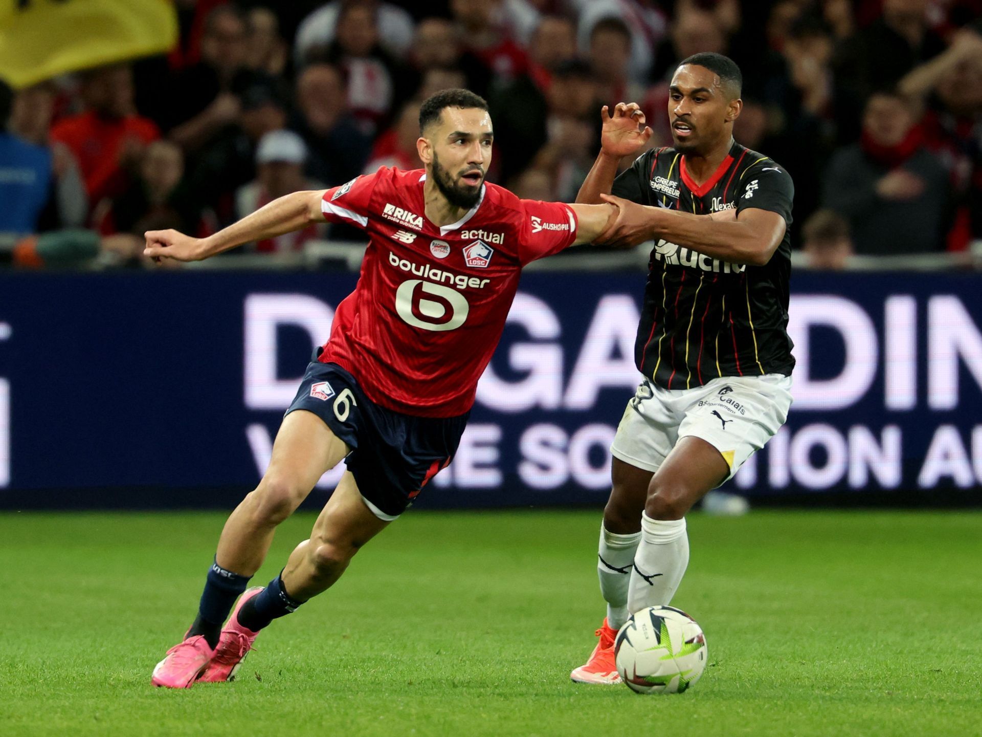 الجزائري نبيل بن طالب يصاب بأزمة قلبية مفاجئة - موقع الخليج الان