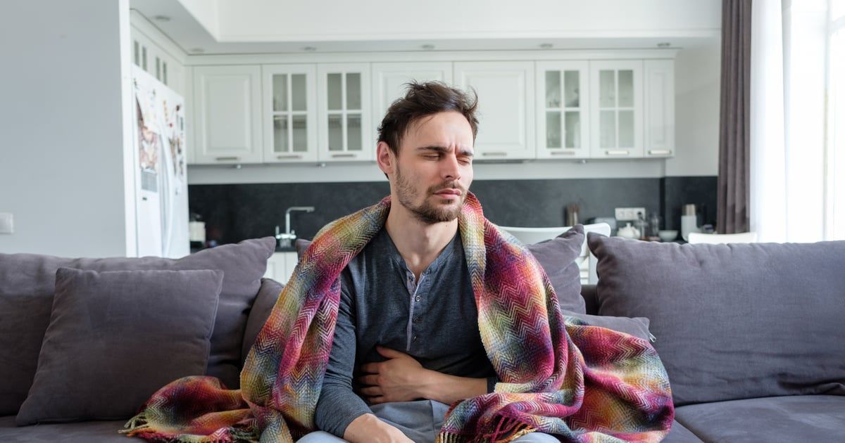 رغم الأكل من الصحن نفسه.. لماذا يصاب البعض بالتسمم الغذائي وآخرون لا؟