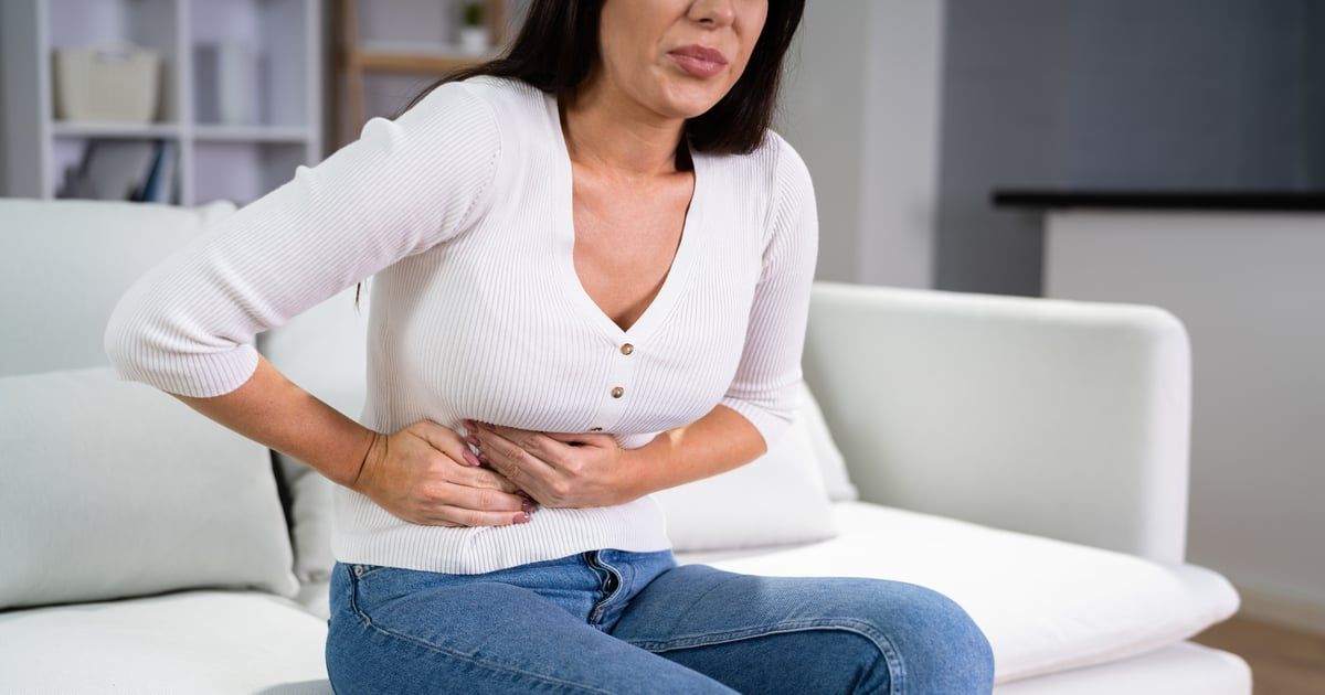 انتفاخ البطن.. لماذا يصيب النساء أكثر من الرجال؟