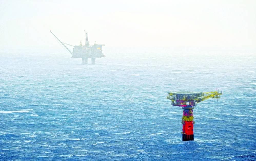 الحرب في غزة و«المخزون الأمريكي» يرفعان «برنت» فوق 85 دولاراً