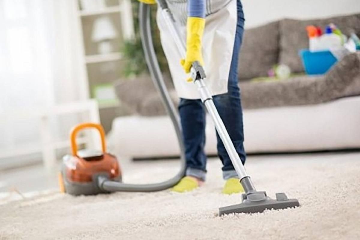 كيف أبلغ عن تغيب عامل منزلي؟! الحكومة تُجيب - موقع الخليج الان