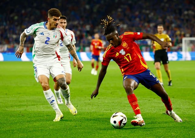 يامال يطالب برشلونة بالتعاقد مع نجم منتخب إسبانيا