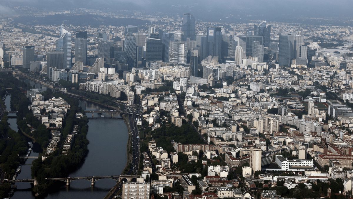 لوموند: الحكومة الفرنسية المقبلة ستواجه قرارات مالية صعبة