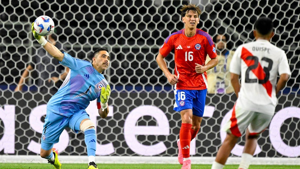 كلاوديو برافو يحقق رقمًا قياسيًا بعد مشاركته في مباراة تشيلي وبيرو