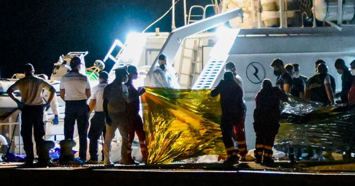ارتفاع حصيلة قتلى غرق مركب مهاجرين قبالة إيطاليا إلى 34
