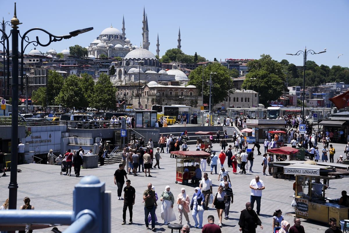 تركيا.. اعتداء مواطن على طفل تونسي يثير غضب النشطاء (فيديو)