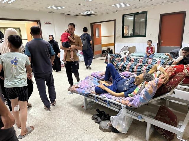 غزة.. المصابون يواجهون الموت البطيء بعد اكتظاظ المستشفيات (صور)