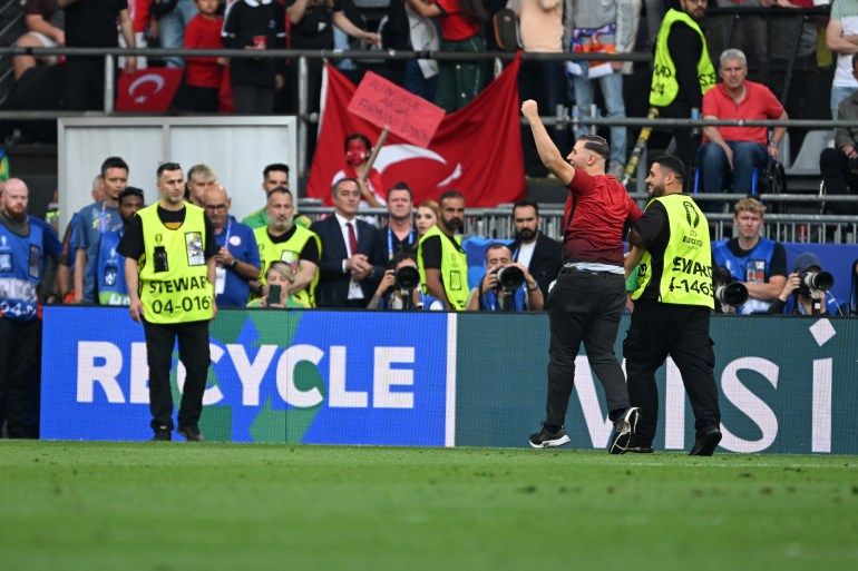 ظاهرة أزعجت رونالدو.. مقتحمو أرضية الملعب سلبية جديدة في يورو 2024 - موقع الخليج الان