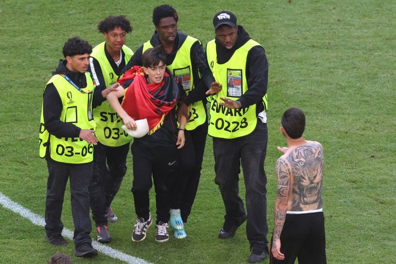 ظاهرة أزعجت رونالدو.. مقتحمو أرضية الملعب سلبية جديدة في يورو 2024 - موقع الخليج الان