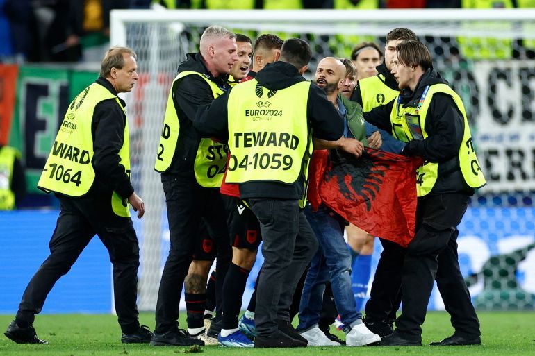 ظاهرة أزعجت رونالدو.. مقتحمو أرضية الملعب سلبية جديدة في يورو 2024 - موقع الخليج الان