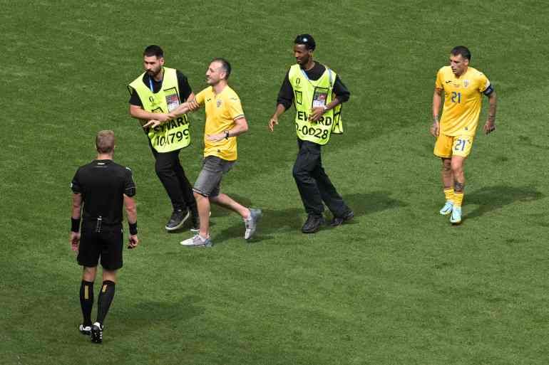 ظاهرة أزعجت رونالدو.. مقتحمو أرضية الملعب سلبية جديدة في يورو 2024 - موقع الخليج الان