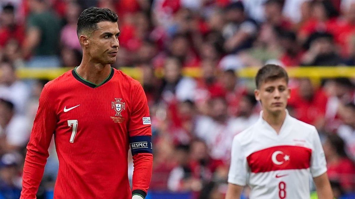 بكلمات رائعة.. رونالدو يفاجئ أردا غولر بعد مباراة البرتغال وتركيا