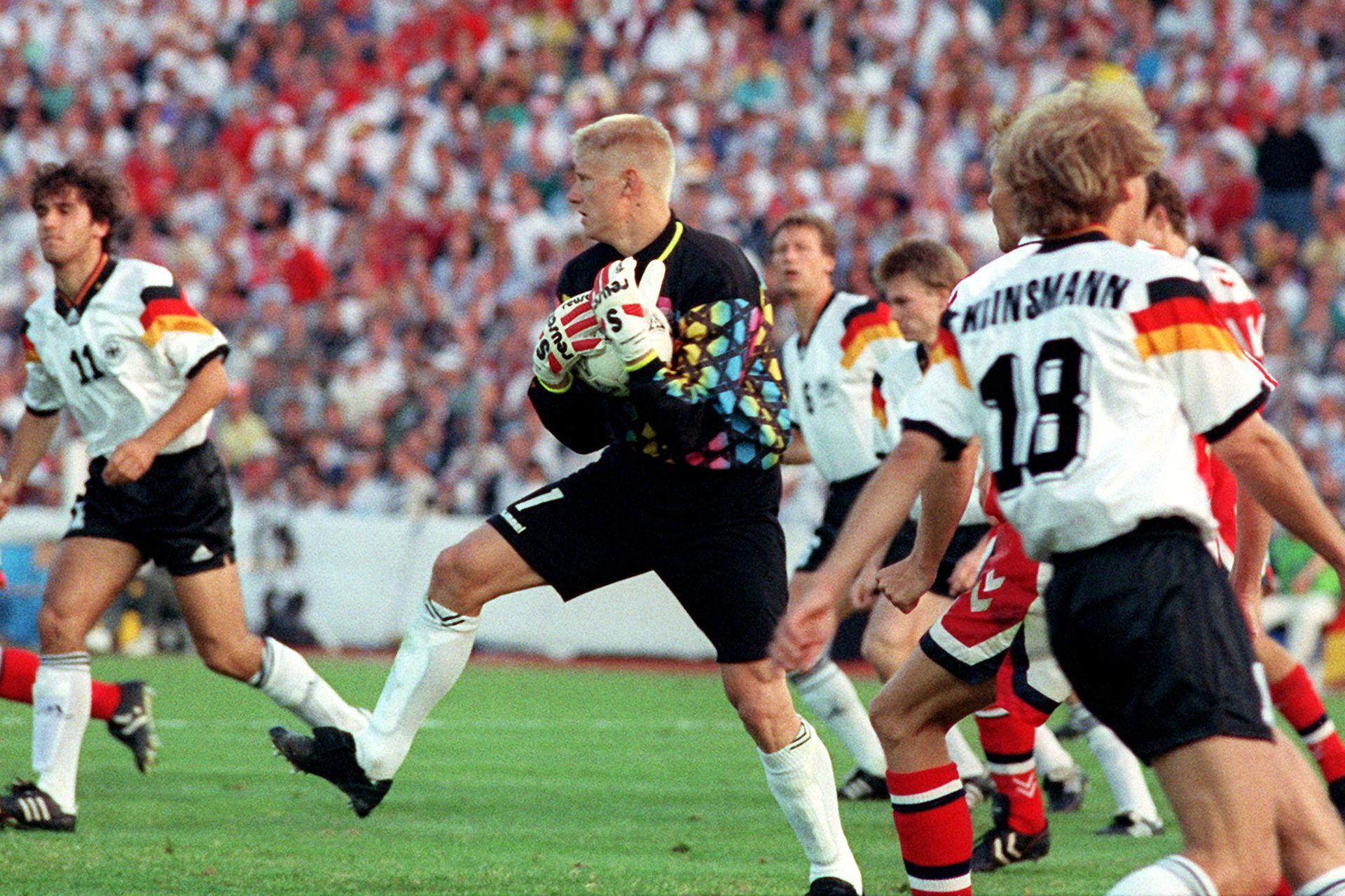 نهائي يورو 92.. المسمار الأخير في نعش قانون “إعادة الكرة بالقدم للحارس” - موقع الخليج الان