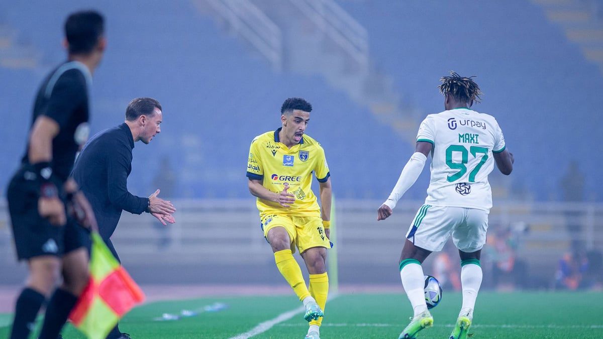 مدرب الأهلي السعودي يطلب ظهيرًا أيمن بالاسم