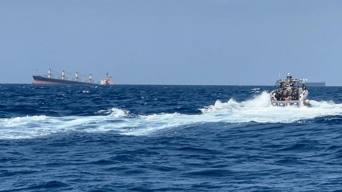 للمرة الأولى.. استهداف سفينة قبالة سواحل المهرة اليمنية