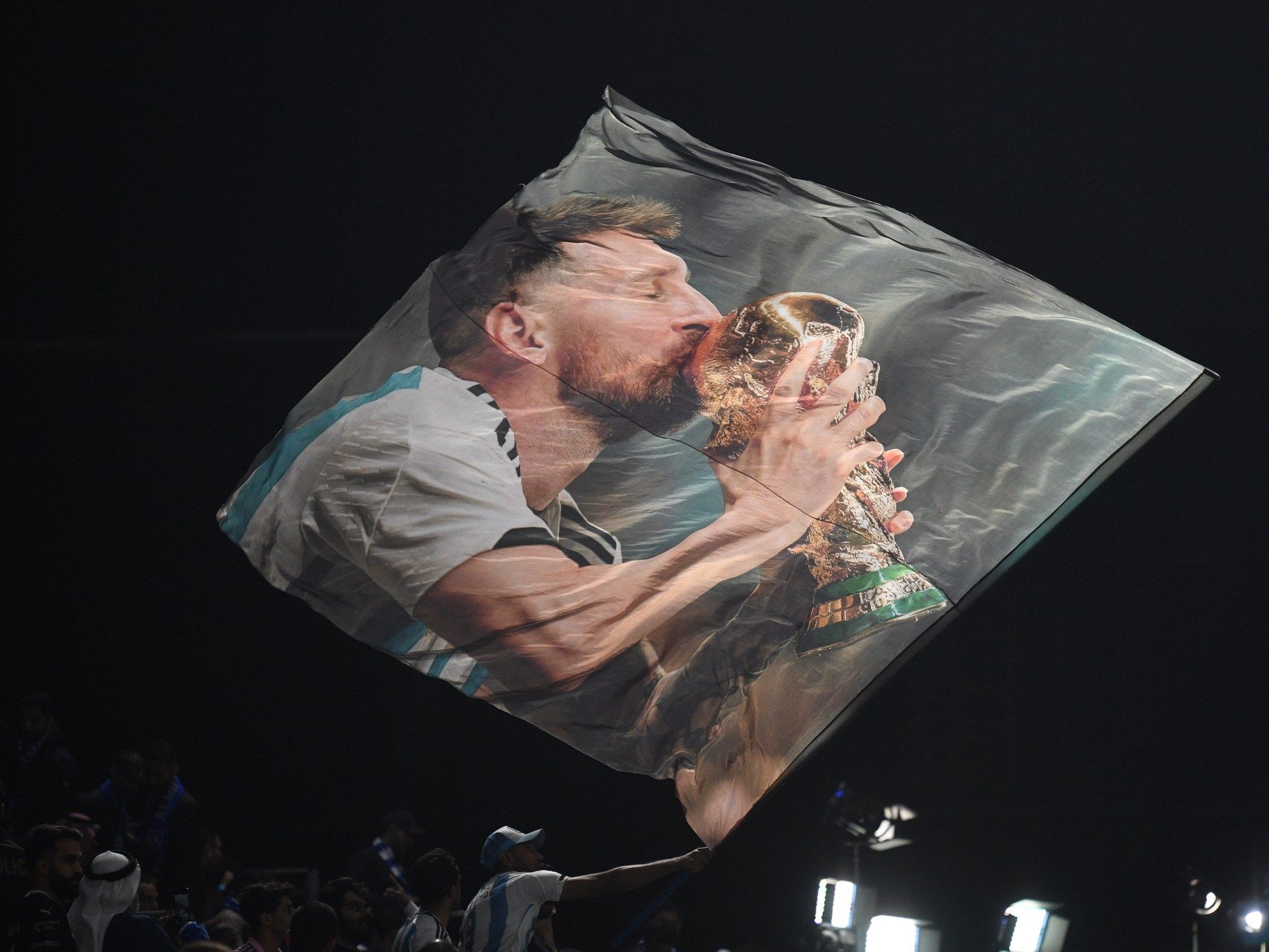 النجم الأرجنتيني ليونيل ميسي يحتفل بعيده الـ37 - موقع الخليج الان