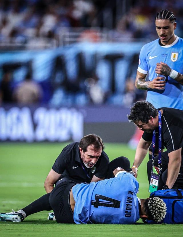 أراوخو يكشف سبب سقوطه على الأرض خلال مباراة أوروغواي وبنما