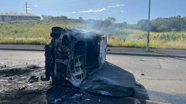 حرائق واضطرابات ونقل انفصاليين للسجن.. عودة التوتر بكاليدونيا الجديدة