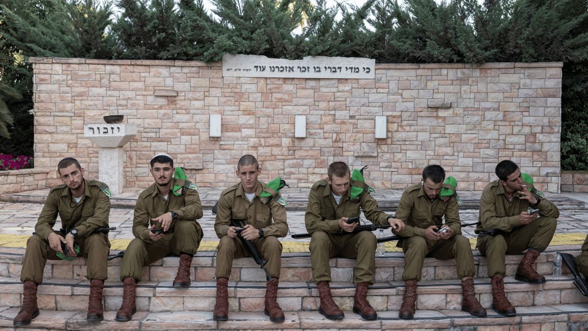 جنود وضباط إسرائيليون يسافرون دون علم قادتهم