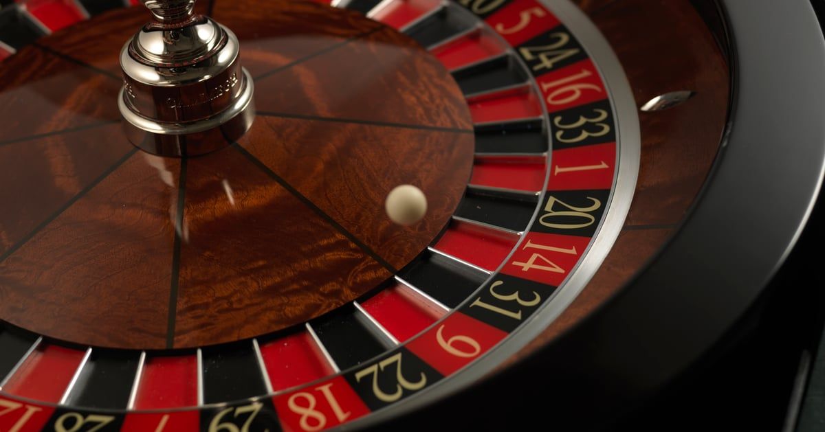 فاز بـ4 ملايين دولار ومات.. ما حقيقة فيديو وفاة رجل في الكازينو؟