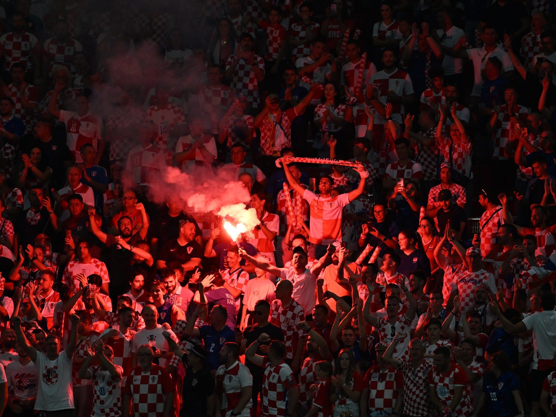 إصابات واعتقالات وتهم جنائية لجماهير في مباراة إيطاليا وكرواتيا - موقع الخليج الان