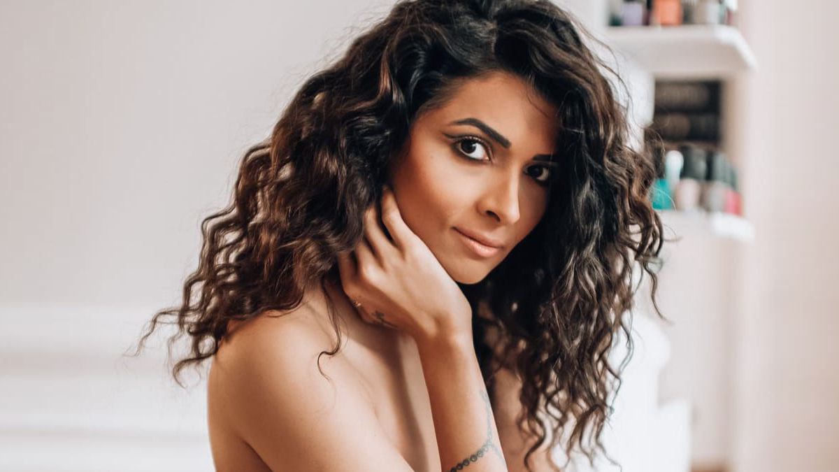 تطالب بتعويض ضخم.. ساندرا فارس تكشف علاقة طليقها بوفاتها "المزعومة"