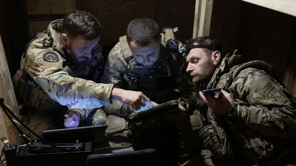 بعد إقالة قائد القوات المشتركة.. خبراء روس يتوقعون انقلابًا في أوكرانيا