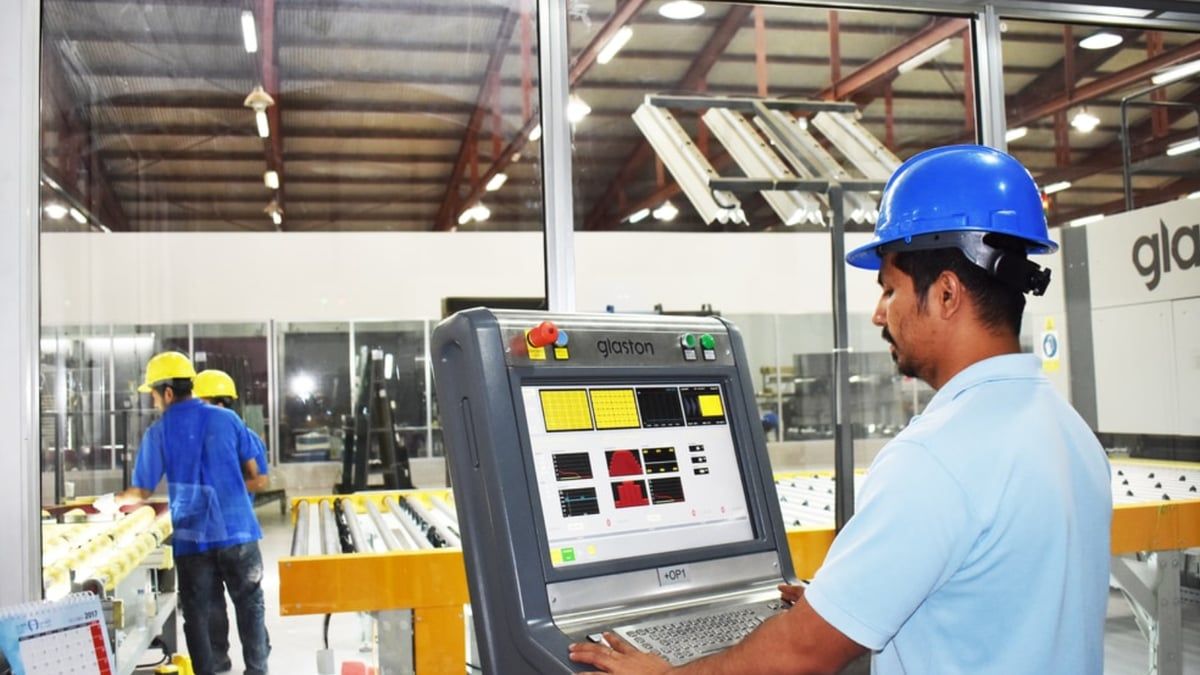 مصنع كويتي يبدأ ساعات عمله في توقيت غريب‎