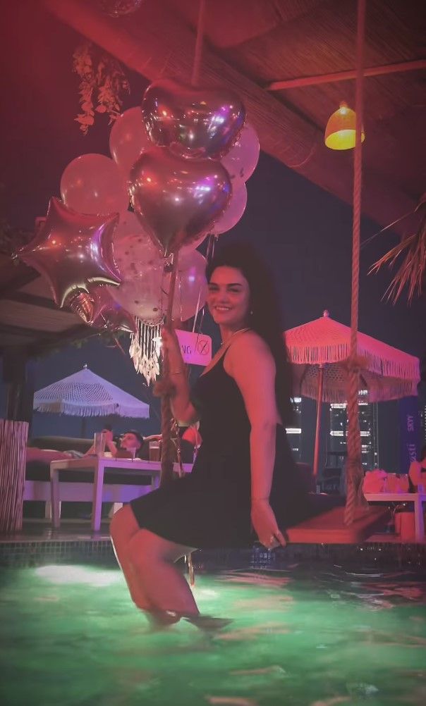 هجوم واسع على الفنانة السورية دانا مارديني بسبب حفل عيد ميلادها (صور)