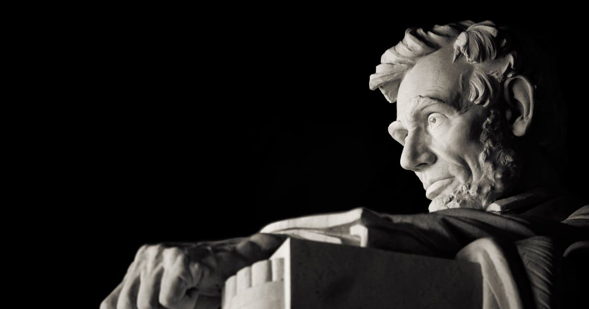 ما قصة ذوبان تمثال أبراهام لينكولن الشمعي في واشنطن؟