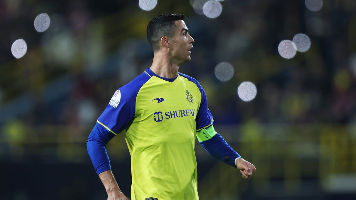نجم إنجلترا السابق ينصح رونالدو بالرحيل عن النصر السعودي