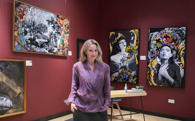 كريستل بشارة: المرأة الناجحة تُلهم لوحاتي.. وفخورة بما وصلت إليه