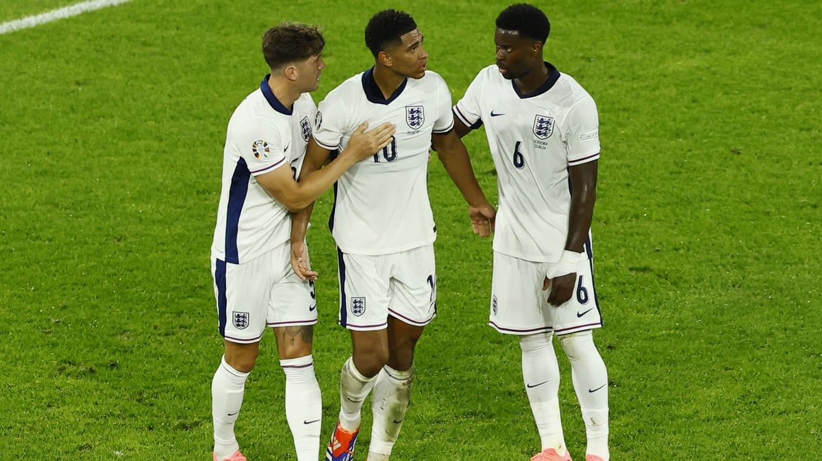 "اللعنة عليك".. بيلينغهام ينفعل على لاعبي إنجلترا أمام سلوفينيا