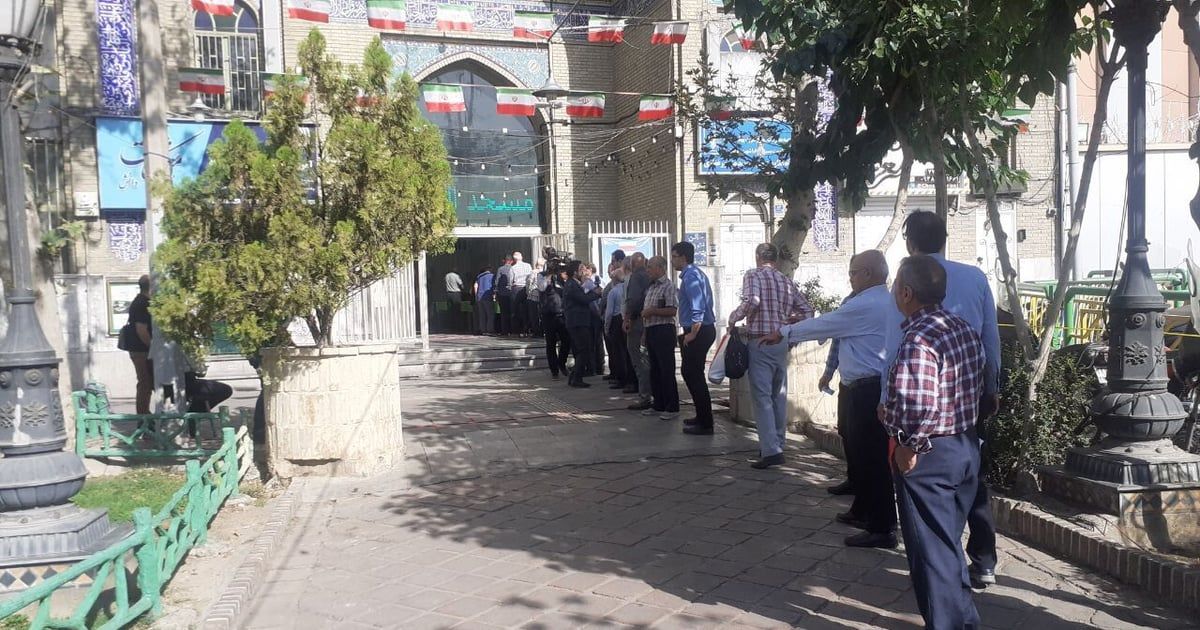 مفوضية الانتخابات في إيران تمدد فترة التصويت