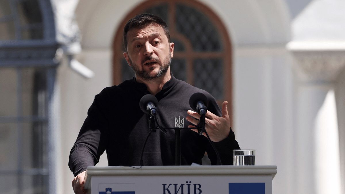 خبراء روس: صعود اليمين وترامب أجبر زيلينسكي على وضع "خطة للتسوية"