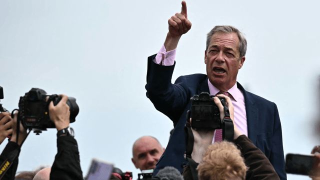 سوناك يندّد بـ"إهانات عنصرية" أطلقت ضده خلال حملة فاراج