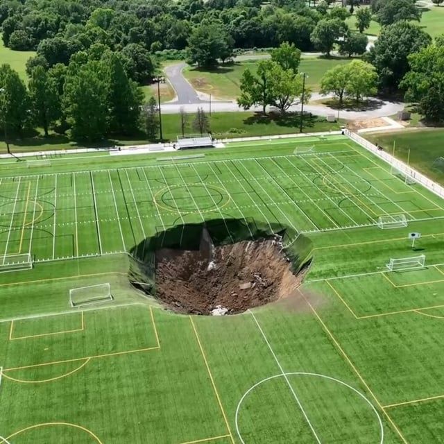 بالتوازي مع كوبا أمريكا.. سر الحفرة المرعبة في ملعب غوردون مور (فيديو وصور)