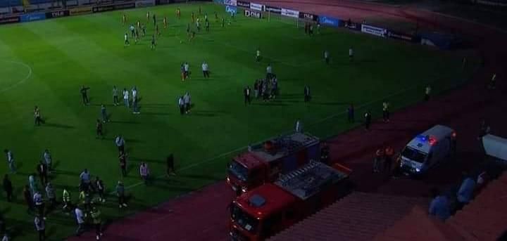 حريق يعطل مباراة في الدوري المصري.. وقوات الإطفاء تتدخل