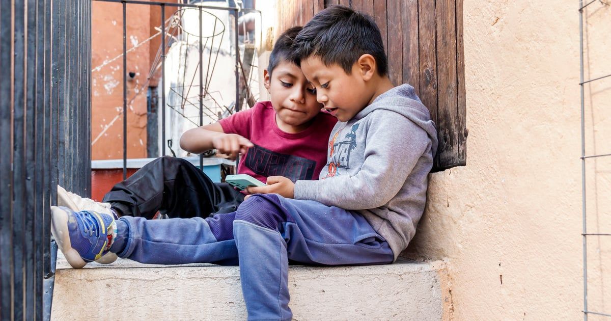 مخاطر "لا تحصى" لمواقع التواصل على الأطفال.. وهذه طرق الحماية